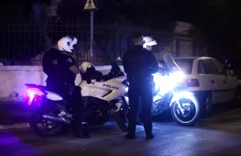 Κερατσίνι: Άνδρας με μαχαίρι βρίσκεται «ταμπουρωμένος» σε διαμέρισμα