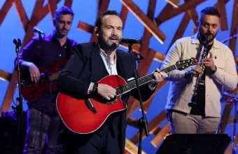 «Σάββατο με φίλους»: Καλεσμένος ο Κώστας Μακεδόνας