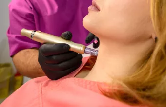 «Γκρίζα ιατρεία»: Ενδοφλέβιες θεραπείες ακόμη και σε βίλες στη Μύκονο- Η έρευνα του ΣΚΑΪ