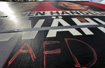 Ο Χέκε, επικεφαλής της τοπικής οργάνωσης του AfD στο κρατίδιο της Θουριγγίας, είχε χρησιμοποιήσει τη φράση «Όλα για την Γερμανία»