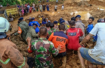 Νεκροί  από πλημμύρες και κατολισθήσεις στην Ινδονησία