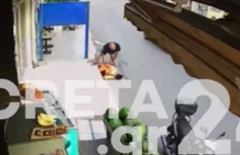 Χανιά:  Η στιγμή που καταρρέει ο 20χρονος ναυαγοσώστης - Βίντεο