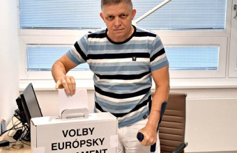 Ευρωεκλογές στην Σλοβακία: Από το δωμάτιο του νοσοκομείου ψήφισε ο πρωθυπουργός Ρόμπερτ Φίτσο 