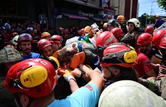 κατάρρευση κτιρίου στην Κωνσταντινούπολη - 
