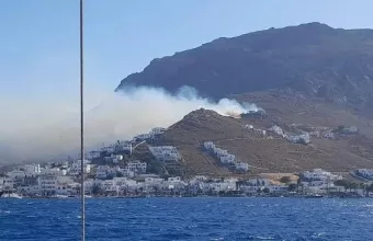 Χωρίς ενεργό μέτωπο η φωτιά στη Σέριφο μετά την ολονύχτια μάχη 