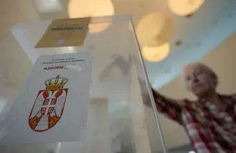 Σερβία: Ομαλά η διαδικασία των δημοτικών εκλογών - Πιθανή η επικράτηση του συνασπισμού Βούτσιτς 
