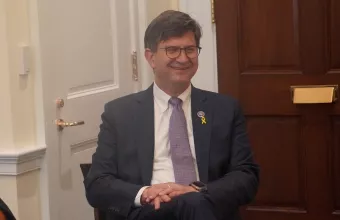 ΗΠΑ: (Και) ο Δημοκρατικός βουλευτής Μπραντ Σνάιντερ καλεί τον Μπάιντεν να αποσύρει την υποψηφιότητά του