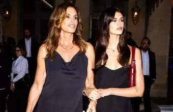 Cindy Crawford: Η matchy-matchy εμφάνισή της με την κόρη της, Kaia Gerber στο Παρίσι