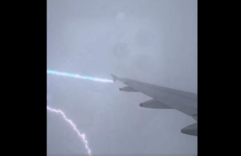 Κεραυνός χτυπά αεροσκάφος της British Airways