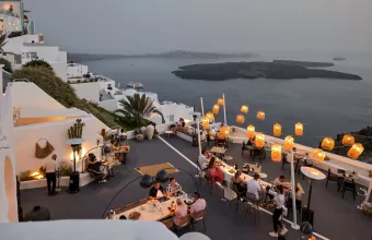Σαντορίνη: Πανοραμική θέα από εστιατόριο στο Ημεροβίγλι