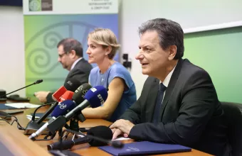 Σκυλακάκης: Τα 3 μέτρα στήριξης των καταναλωτών για τις αυξήσεις στο ρεύμα - Τι ισχύει για την επιδότηση τον Αύγουστο