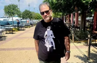 Ο Δημήτρης Σταρόβας ανέβασε βίντεο στο YouTube του «Τη γλίτωσα στο τσακ και το πληρώνω ακριβά»