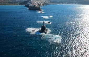 Η Παναγιά Θαλασσινή και ο φάρος Τουρλίτης μαγεύουν τους επισκέπτες της Άνδρου - Δείτε βίντεο