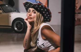 Οι «σκέψεις» της Κόνι Μεταξά ταξιδεύοντας για τα Κουφονήσια είναι όλα τα λεφτά