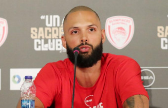 Evan Fournier: Ο πρώην NBAer και παίκτης του Ολυμπιακού αποθεώνει… σουβλατζίδικο 