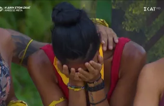 Survivor: Η Παρασκευή κλαίει που μαθαίνει οτι έχει έρθει η αδερφή της που επίσης κλαίει, αλλού για άλλον λόγο
