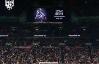 Αγγλία - Ελλάδα: Ρίγη συγκίνησης στο Γουέμπλεϊ για τον Τζορτζ Μπάλντοκ 