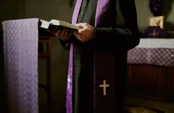 Ιταλική Διάσκεψη Επισκόπων: Οι ομοφυλόφιλοι μπορούν να εκπαιδεύονται ως ιερείς