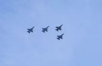 F16