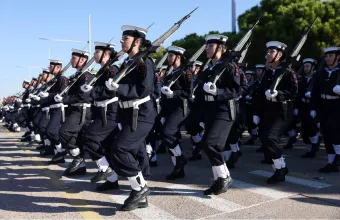 Καιρός σήμερα: Με νεφώσεις και κατά τόπους καταιγίδες οι παρελάσεις