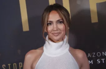 Η Jennifer Lopez μας δίνει το τέλειο inspo για το μακιγιάζ του φθινοπώρου