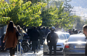 Μεταγωγή 31χρονου κατηγορούμενου για την υπόθεση στους Αμπελόκηπους