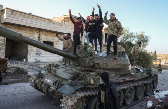 Ο αρχηγός της Χάγιατ Ταχρίρ αλ-Σαμ στην ακρόπολη του Χαλεπιού