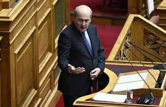 Βουλή: Κατατέθηκαν οι παρεμβάσεις για τις τράπεζες, οι ρυθμίσεις για τη φαρμακευτική δαπάνη των χαμηλοσυνταξιούχων
