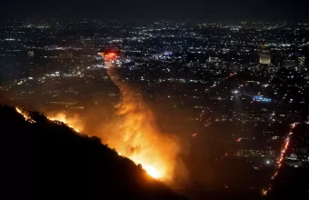 Φωτιά στο Λος Αντζελες: Εκκενώνεται το Χόλιγουντ – Στάχτη τα σπίτια διάσημων 