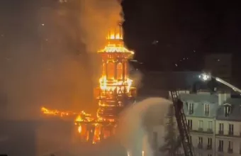 Παρίσι: Φωτιά σε ιστορικό δημαρχείο