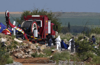 Νότια Αφρική: Διασώστες ανέσυραν 36 σορούς, 82 επιζώντες από παράνομο χρυσωρυχείο