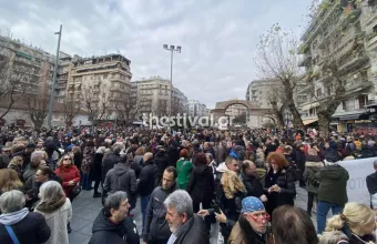 Θεσσαλονίκη: Πλήθος κόσμου στη συγκέντρωση για την τραγωδία των Τεμπών