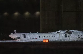 αεροσκάφος που αναποδογύρισε κατά την προσγείωση στο αεροδρόμιο Pearson του Τορόντο