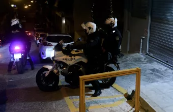Θάνατος αστέγου σε εστιατόριο στην Αθήνα: Έμφραγμα και κάταγμα στον αυχένα τα πρώτα ευρήματα
