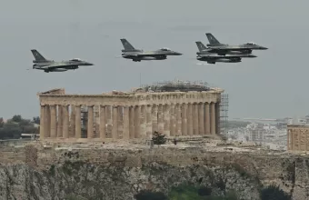 Bloomberg: Η Ελλάδα δίνει μαθήματα στην Ευρώπη για τις αμυντικές δαπάνες