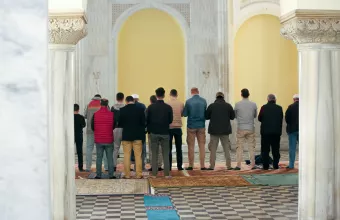 Θεσσαλονίκη: Μουσουλμάνοι προσεύχονται στο Γενί Τζαμί – Δείτε φωτογραφίες 
