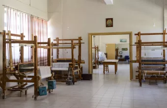 Καλαματιανό μαντήλι: Η ιστορία του κι η εξέχουσα προσφορά της Μονής Καλογραιών