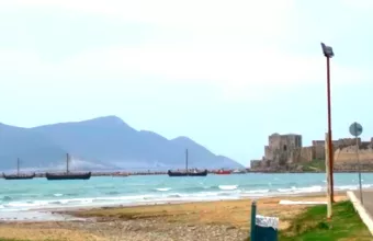 Μεθώνη: Οι «τριήρεις» των Ελλήνων έξω από την «Τροία» - Δείτε βίντεο 