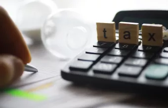 Φόρος και αριθμομηχανή