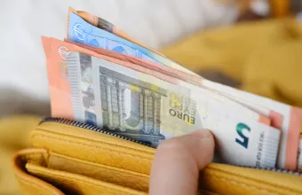 Χαρτονομίσματα ευρώ πορτοφόλι