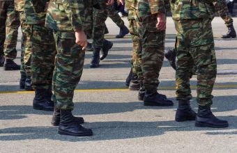 Στρατιώτες Ελληνικού Στρατού σε στολή παραλλαγής Ελληνικός στρατός στρατιώτες