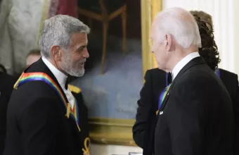 ΗΠΑ: Μπάιντεν δεν αναγνώρισε τον σοκαρισμένο Κλούνεϊ σε εκδήλωση