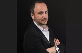 Μάνος Γερακίνης: Ο perfumer πίσω από το πρώτο ρομπότ με αρωματική ταυτότητα