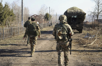  Συγκεντρώνει στρατεύματα στα σύνορα με τη Φινλανδία