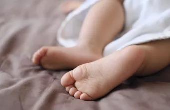 Στην Ηλεία οι γονείς που άφησαν το βρέφος να κλαίει στο μπαλκόνι 