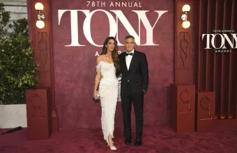  George Clooney: Eντυπωσιακή εμφάνιση με την Amal στο πλευρό του