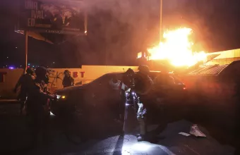 Ταραχές στο Λος Άντζελες: Η πρόεδρος Σέινμπαουμ καταδικάζει τη βία