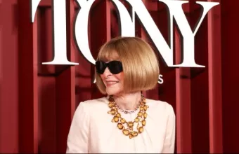 Η Άννα Γουίντορ αποχωρεί από τη Vogue: Η διαδρομή της στη μόδα