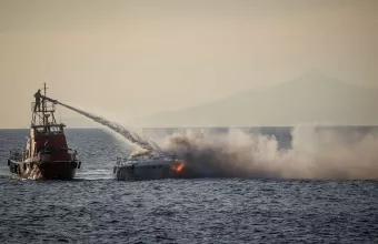Φωτιά σκάφος - Φωτό αρχείου 