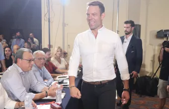 ΣΥΡΙΖΑ: Πυρά κατά Κινήματος Δημοκρατίας μετά την απόσυρση των υπογραφών για τα Τέμπη